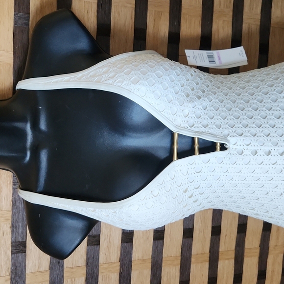 NWT!! LA Blanc creme swimsuit - Picture 4 of 11